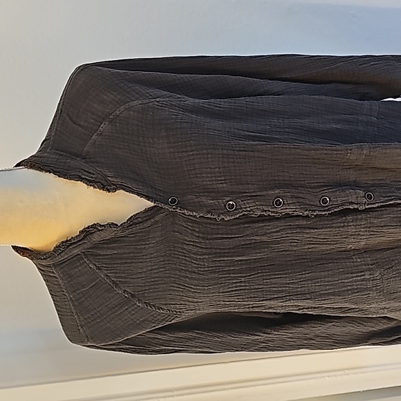 Free People We The Free Summer Daydream Buttondown shirt in gray - Picture 6 of 10